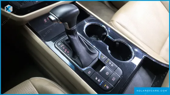 KIA CARNIVAL 9-SEATER PRSTIGE