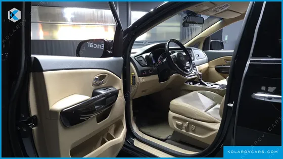 KIA CARNIVAL 9-SEATER PRSTIGE