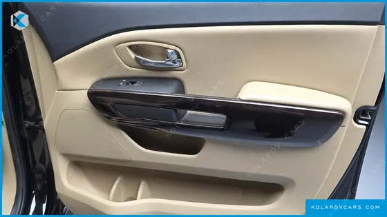 KIA CARNIVAL 9-SEATER PRSTIGE