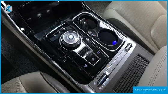 KIA CARNIVAL GASOLINE 9-SEATER HI-LIMOUSINE
