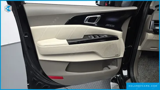 KIA CARNIVAL GASOLINE 9-SEATER HI-LIMOUSINE
