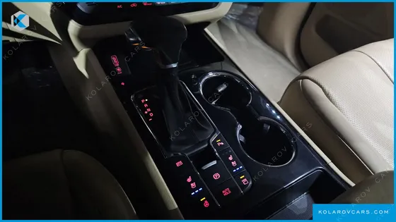KIA CARNIVAL 7-SEATER LIMOUSINE