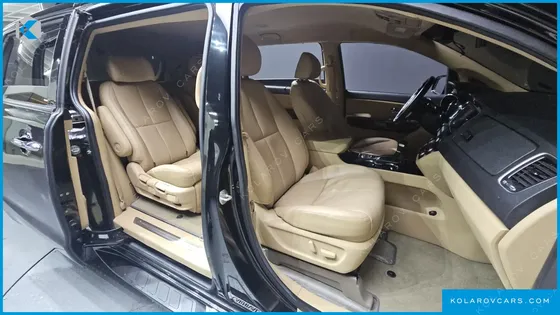 KIA CARNIVAL 7-SEATER LIMOUSINE
