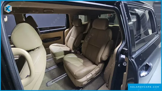 KIA CARNIVAL 7-SEATER LIMOUSINE