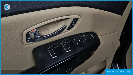 KIA CARNIVAL 7-SEATER LIMOUSINE