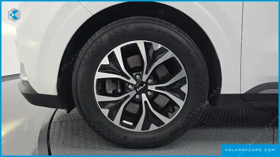KIA CARNIVAL DIESEL 9-SEATER PRESTIGE