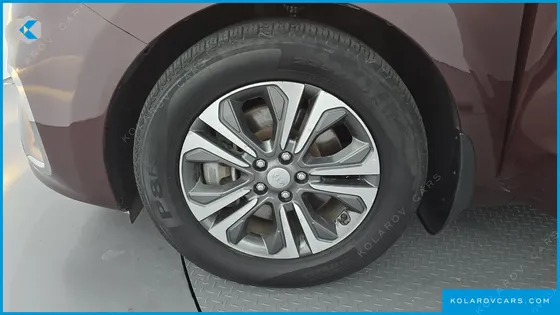 KIA CARNIVAL 9-SEATER LUXURY