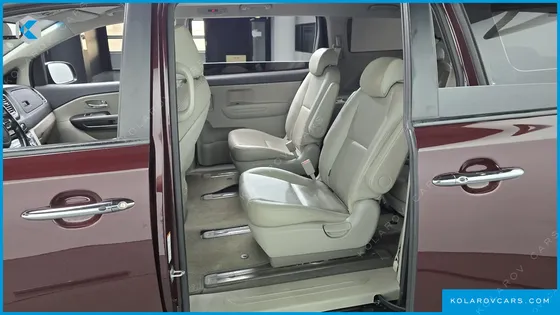 KIA CARNIVAL 9-SEATER LUXURY