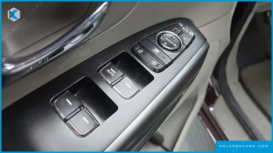 KIA CARNIVAL 9-SEATER LUXURY