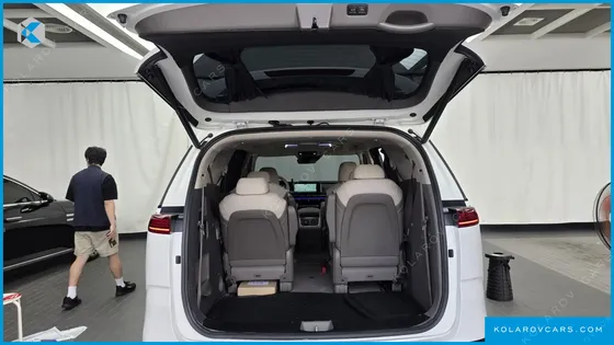 KIA CARNIVAL DIESEL 9-SEATER SIGNATURE