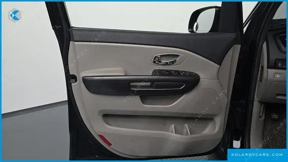 KIA CARNIVAL 9-SEATER LUXURY