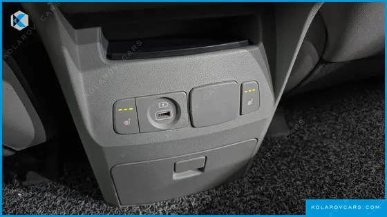 KIA CARNIVAL 9-SEATER LUXURY