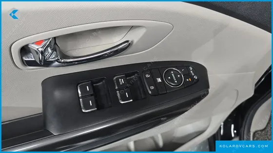 KIA CARNIVAL 9-SEATER LUXURY