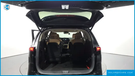 KIA CARNIVAL DIESEL 9-SEATER SIGNATURE