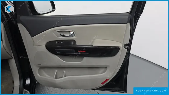 KIA CARNIVAL 9-SEATER NOBLESSE SPECIAL
