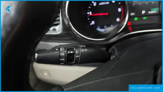 KIA CARNIVAL 9-SEATER NOBLESSE SPECIAL