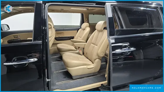 KIA CARNIVAL 9-SEATER NOBLESSE