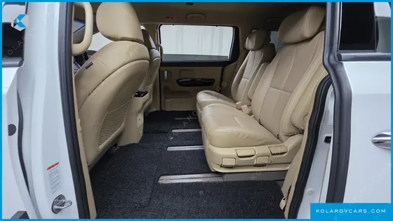 KIA CARNIVAL 7-SEATER LIMOUSINE