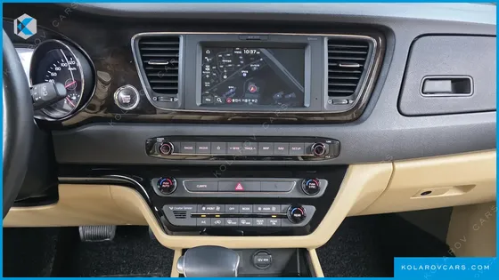 KIA CARNIVAL 7-SEATER LIMOUSINE