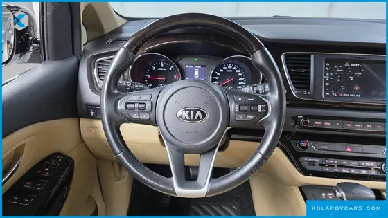 KIA CARNIVAL 7-SEATER LIMOUSINE