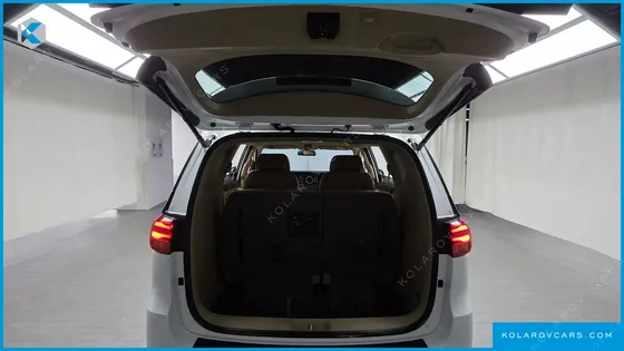 KIA CARNIVAL 7-SEATER LIMOUSINE