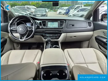 KIA CARNIVAL 9-SEATER NOBLESSE