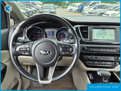 KIA CARNIVAL 9-SEATER NOBLESSE