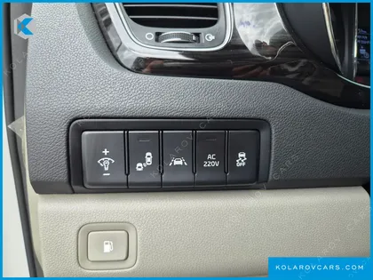 KIA CARNIVAL 9-SEATER NOBLESSE