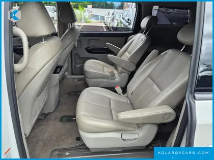 KIA CARNIVAL 9-SEATER NOBLESSE