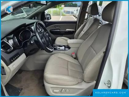 KIA CARNIVAL 9-SEATER NOBLESSE