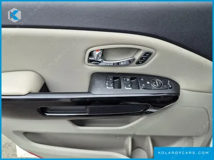 KIA CARNIVAL 9-SEATER NOBLESSE