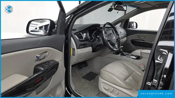 KIA CARNIVAL 9-SEATER PRSTIGE