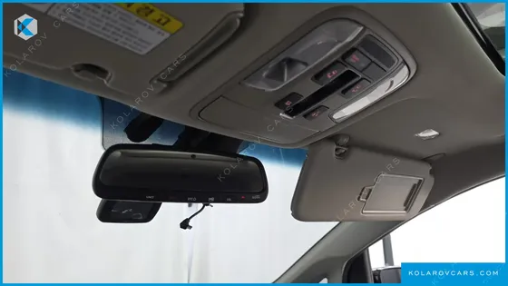KIA CARNIVAL 9-SEATER PRSTIGE