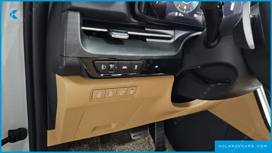 KIA CARNIVAL GASOLINE 7-SEATER SIGNATURE