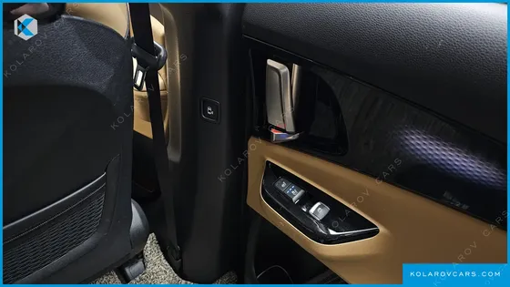 KIA CARNIVAL GASOLINE 7-SEATER SIGNATURE