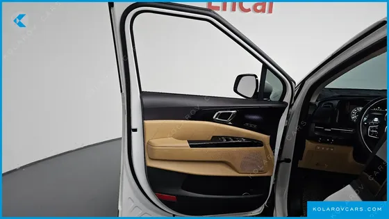 KIA CARNIVAL GASOLINE 7-SEATER SIGNATURE