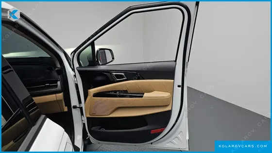 KIA CARNIVAL GASOLINE 7-SEATER SIGNATURE