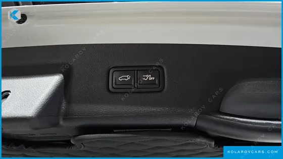 KIA CARNIVAL GASOLINE 7-SEATER SIGNATURE