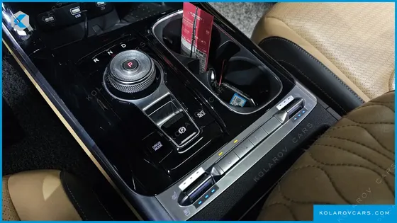 KIA CARNIVAL GASOLINE 9-SEATER SIGNATURE