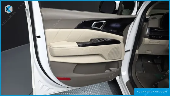 KIA CARNIVAL GASOLINE 4-SEATER HI-LIMOUSINE