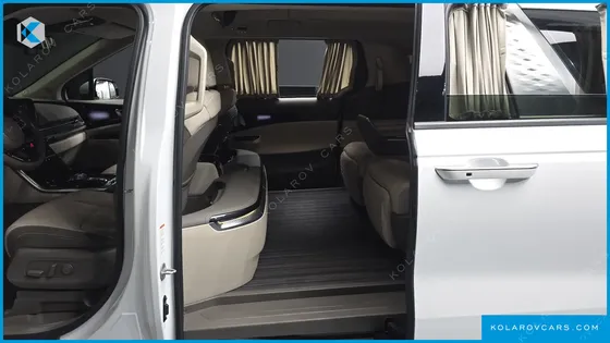 KIA CARNIVAL GASOLINE 4-SEATER HI-LIMOUSINE