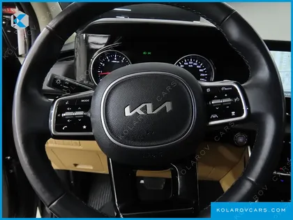 KIA CARNIVAL GASOLINE 9-SEATER NOBLESSE