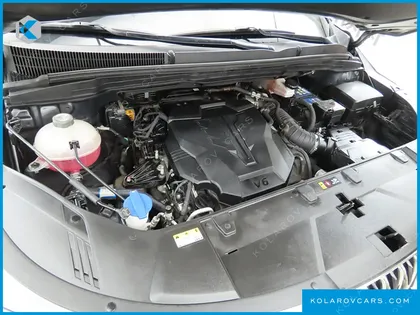 KIA CARNIVAL GASOLINE 9-SEATER NOBLESSE