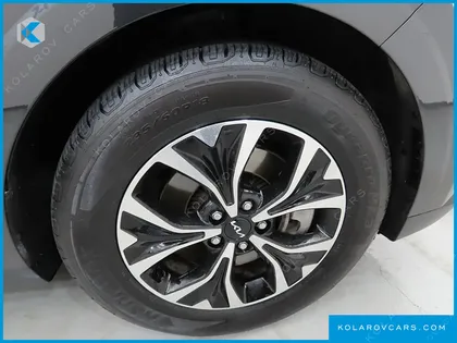 KIA CARNIVAL GASOLINE 9-SEATER NOBLESSE