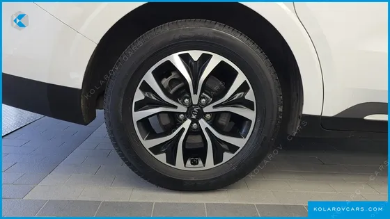 KIA CARNIVAL DIESEL 9-SEATER NOBLESSE