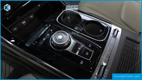 KIA CARNIVAL GASOLINE 7-SEATER HI-LIMOUSINE