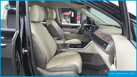 KIA CARNIVAL GASOLINE 7-SEATER HI-LIMOUSINE