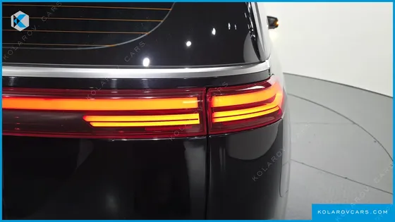 KIA CARNIVAL GASOLINE 7-SEATER HI-LIMOUSINE