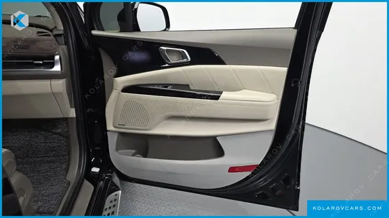 KIA CARNIVAL GASOLINE 7-SEATER HI-LIMOUSINE