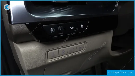 KIA CARNIVAL GASOLINE 7-SEATER HI-LIMOUSINE